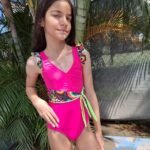 Entero juvenil con cinturón y faralado en hombros